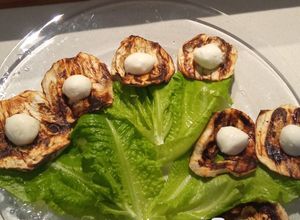 Foto di La super mega fantastica insalata di lattuga e melanzane km zero e mozzarelline 👩‍🍳🏡🥗❤️🦁