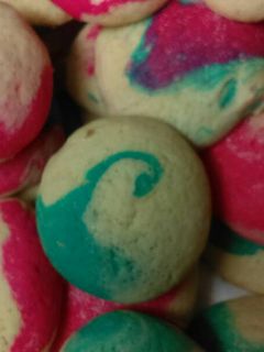 A picture of Tie-dye sugar cookies.
