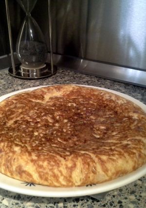 A picture of cauliflower, cheese and serrano ham omelette.