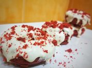 Una foto de crema de queso para red velvet