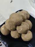 Besan ke ladoo