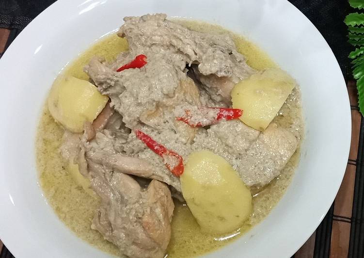 Resep Ayam Gulai Putih (Opor Ayam) yang Bisa Manjain Lidah