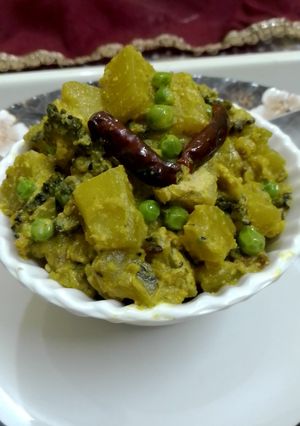 মটর শুঁটি দিয়ে তেতো চচ্চড়ি(motor shuti diye teto chorchori) রেসিপির প্রধান ছবি