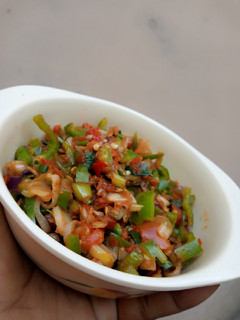 A picture of Green capsicum sauce.