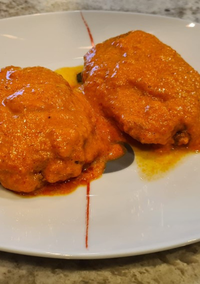 Una foto de Libritos de lomo adobado en salsa de piquillos
