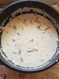 Sajtos-tejszínes csirkemell recept fotója