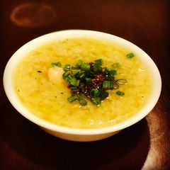 A picture of Chicken Arroz Caldo.