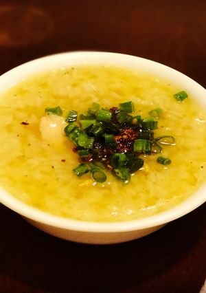 A picture of Chicken Arroz Caldo.