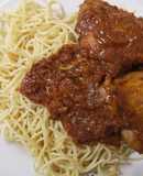 Tallarines rojos con pollo