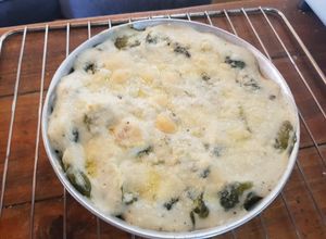 Una foto de Repollitos de bruselas con salsa blanca y queso gratinado