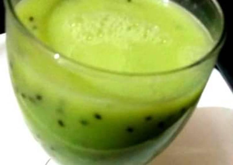 Easiest Way to Prepare Award-winning Kiwi Smoothie