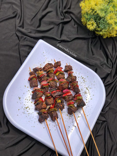 A picture of Beef kebabs🍢.