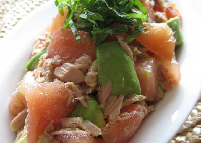 Step-by-Step Guide to Make Perfect Japanese-style Tomato, Avocado, and
Canned Tuna Salad