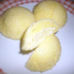 A picture of Microwaved Cake Bites with Cream Cheese and Fruit.