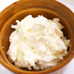 How to Make Low-Fat Ricotta Cheese in the Microwave A picture of How to Make Low-Fat Ricotta Cheese in the Microwave.
