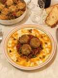 Polpette di sedano con bollito e salsa di verdure