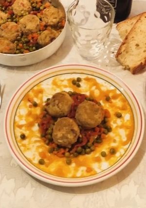 Foto di Polpette di sedano con bollito e salsa di verdure