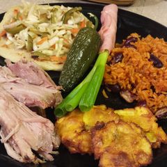 A picture of Cinco de mayo grub.
