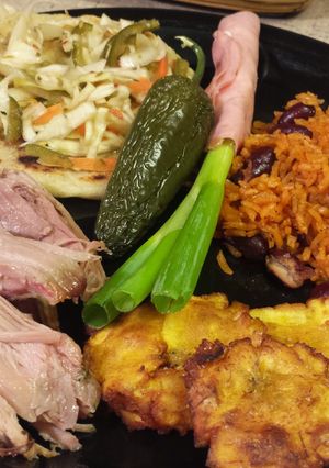 A picture of Cinco de mayo grub.