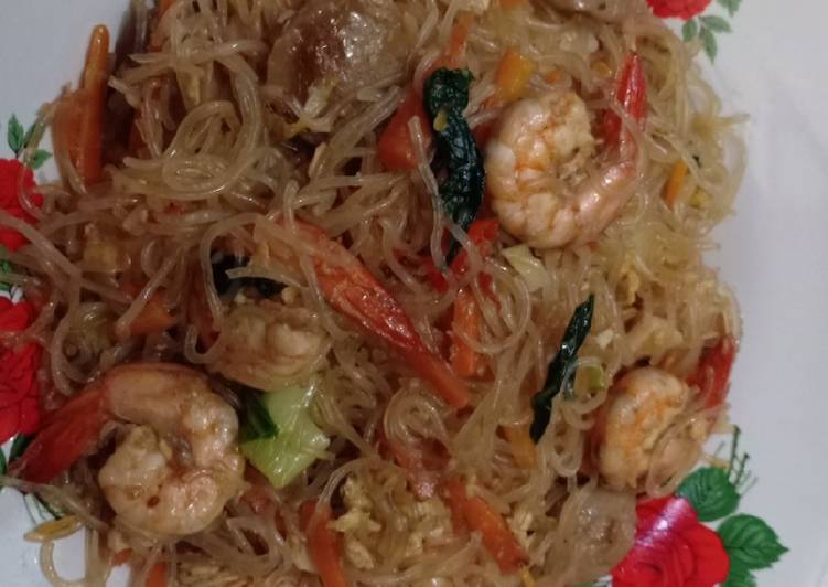 Proses meracik Bihun goreng maknyus yang nikmat