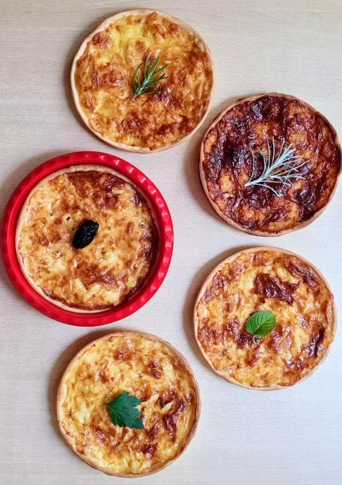 Una foto de Canastitas de queso y huevo