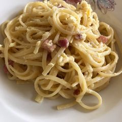 A picture of Carbonara - the Italian way.
