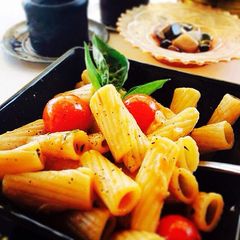 A picture of Basil Penne with Cherry Tomato.