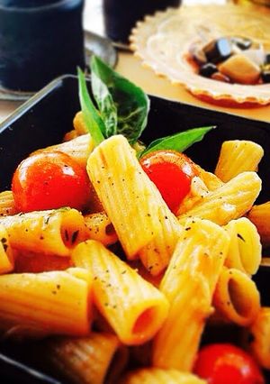 A picture of Basil Penne with Cherry Tomato.