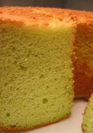A picture of Singaporean Pandan Cake.