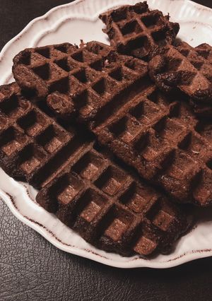 Una foto de Waffles veganos de avena y chocolate 🍫