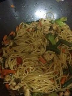 A picture of Chicken Lo Mein.