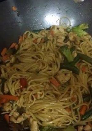 A picture of Chicken Lo Mein.