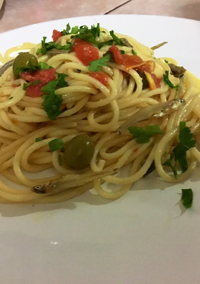 Una foto de Spaghetti alla puttanesca 🍝