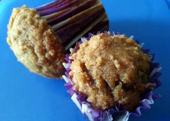 Unique Recipe Cafestyle moist Banana muffins with Streusel topping Delicious Simple