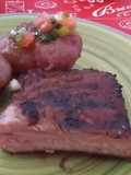 Costillar  a la parrilla dorado y jugoso