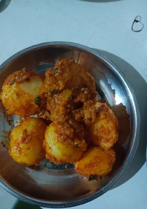 લસણીયા બટાકા (Lasaniya Bataka Recipe In Gujarati) રેસીપી મુખ્ય ફોટો