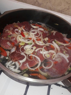 Una foto de Bife a la criolla