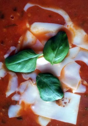 A picture of Fresh tomato soup.