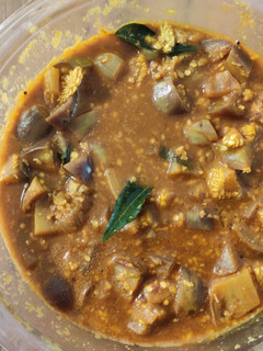 கத்தரிக்காய் புளிக்குழம்பு(Kathirika Pulikulambu Recipe in Tamil) செய்முறை முக்கிய புகைப்படம்