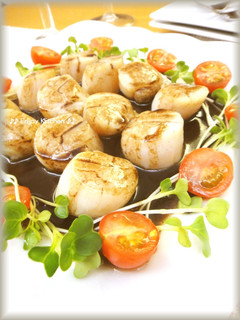 A picture of Scallops with Balsamic Vinegar and Butter Sauce.