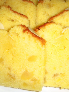 A picture of 18 cm Pound Cake (with Candied Chestnuts).