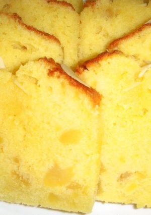 A picture of 18 cm Pound Cake (with Candied Chestnuts).
