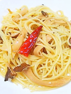 A picture of Oil Spaghetti with Dried King Oyster Mushrooms.