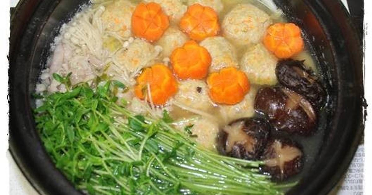 Hot Pot with Delicious Chicken Meatballs Recipe by cookpad.japan - Cookpad