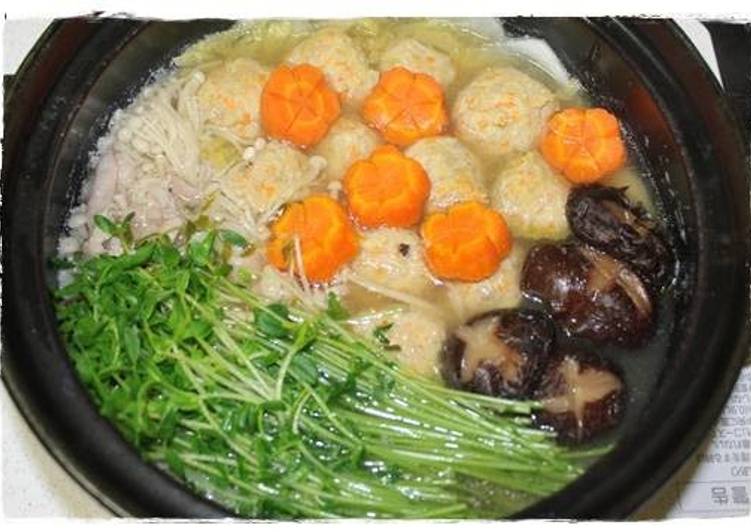 Hot Pot with Delicious Chicken Meatballs