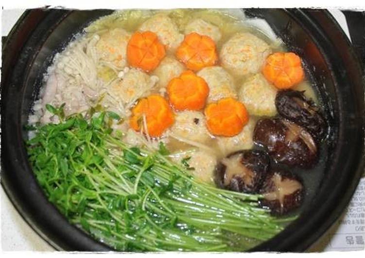 Recipe of Homemade Hot Pot with Delicious Chicken Meatballs