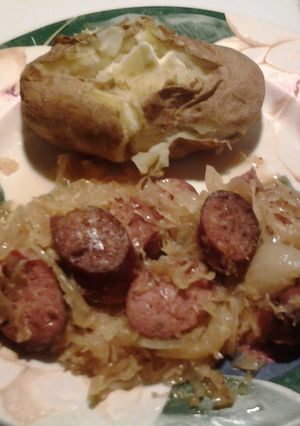 A picture of Kielbasa and Kraut.