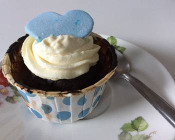 Ultimate Serving Recipe Chocolate Genoise Sponge Cupcakes with Whipped Cream and Blue Fondant Delicious and Healthy