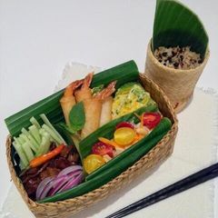 A picture of Thai-style Lunch Box.