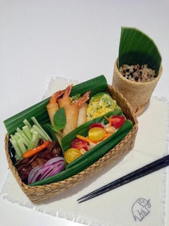 A picture of Thai-style Lunch Box.